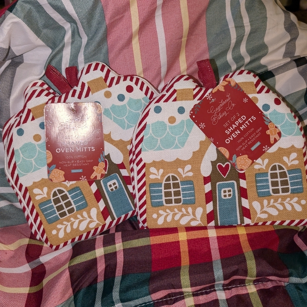 Holiday House Oven Mitts Set of 4